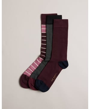 Experience the versatility and comfort of our DUDES socks, perfect for pairing with your trendiest shoes or keeping cosy while tackling household tasks. In this box, you'll find three pairs of socks in a soft cotton blend to ensure unparalleled comfort throughout the day.



Crew socks
Assorted designs
Cotton blend
Stretch fabric
Logo detail
Comes in branded gift box

Instep: Sock 1: 87% Cotton, 12% Polyamide, 1% Elastane; Sock 2: 88% Cotton, 11% Polyamide, 1% Elastane; Sock 3: 81% Cotton, 18% Polyamide, 1% Elastane
273199






&nbsp;