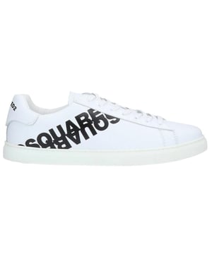 Zapatillas blancas con logo reflejado de Dsquared2. Zapatillas blancas con logo de marca reflejado Dsquared2. Zapatilla deportiva de corte bajo, fabricada en Italia. Suela de goma, parte superior 100% cuero. Suela de marca. SMN0005 01501675 M072