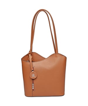 Bolso Tote / Mochila  
100% cuero de vaca  
Cierre con cremallera  
Bolsa con cremallera en la parte frontal  
Bolsa interior con cremallera  
Dimensiones: (L): 29x28x9 cm  
Asa: 54 cm  
Correa de hombro: 90x2 cm