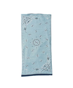 Multifunktionale Polar-Hose Buff Original entworfen, um Vielseitigkeit und Komfort bei Outdoor-Aktivitäten zu bieten, mit vollständiger Wärmeisolierung dank der Konstruktion aus Polargewebe.

 Hauptmerkmale:

 - Multifunktional, kann als Schal, Stirnband, Maske, Mütze oder Bandana verwendet werden.
 - Völlig polar, ideal zum Warmhalten bei kaltem Wetter.
 -Unisex.
 - Elastischer Halstuch.
 - Vielseitig.
 - Schlauchförmiger Buff ohne Nähte, sorgt für eine bequeme Passform und beugt Hautirritationen vor.
 - Bietet einen Sonnenschutzgrad von 50 UPF.
 - Schützt vor Kälte, Wind und Sonne und eignet sich perfekt für Outdoor-Sportarten.
 - Einheitsgröße.
 - Für Erwachsene konzipiert.
 - Ideal zum Tragen das ganze Jahr über.
 - Erhältlich in einer Vielzahl von Farben und Drucken mit dem Buff-Logo, das die Qualität der Marke hervorhebt.

 Ein funktionelles und praktisches Kleidungsstück für alle, die bei jedem Abenteuer Komfort und Schutz suchen.
 Maßnahmen: 24,5 x 49,5 cm
 Komposition: 100 % Polyester
 Pflege:
- Maschinenwäsche max. bei 40 °C.
 - Vermeiden Sie die Verwendung von Weichspülern.
 - Verwenden Sie kein Bleichmittel.
 - Benutzen Sie keinen Trockner.
 - Kein Bügeln.