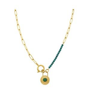 Collar Mossir de Malaquita acabado en oro amarillo de 18K. África se convierte en la línea perfecta para mujeres de personalidad, que no temen arriesgar lucir piezas de carácter propio.