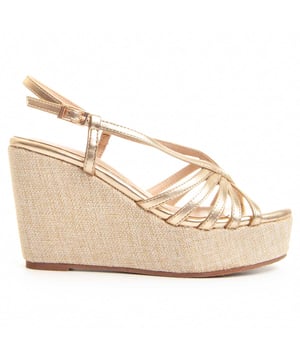 Sandalia con cuña de esparto para mujer. Plantilla acolchada de cuero natural. Calce cómodo. Suela antideslizante. Cosido reforzado. Fabricado por otras marcas para nuestra marca. Medidas aproximadas: 12 cm cuña y 3 cm plataforma.