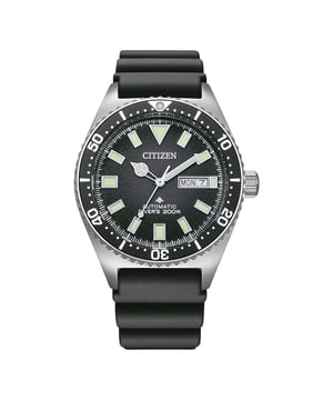 This Citizen Promaster Marine Analogue Watch for Men is the perfect timepiece to wear or to gift. It's Silver 41 mm Round case combined with the comfortable Black Silicone watch band will ensure you enjoy this stunning timepiece without any compromise. Operated by a high quality Automatic movement and water resistant to 20 bars, your watch will keep ticking. This high quality watch has an automatic watch movement ( recharged by any movement with your wrist; never needs a battery) . This Analogue watch has a calendar function: Day-Date , Luminous Hands , Luminous Numbers and Screw Down Crown High quality 21 cm length and 22 mm width Black Silicone strap with a Buckle Case diameter: 41 mm,case thickness: 14 mm, case colour: Silver and dial colour: Black