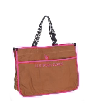 Shopper tas U.S. POLO ASSN.
 Synthetisch.
 Magnetische sluiting.
 Handgrepen met merkopdruk.
 Open zak aan de voorkant.
 Interieur achter: Een ritsvak.
 Merklogo geborduurd op de voorkant.
 Naden in toon zichtbaar.
 Afmetingen: 47x35x19,5cm
 Samenstelling: 90% stof, 10% polyurethaan
 Onderhoud:
Reinigen met een vochtige doek.