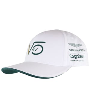 Die offizielle weiße Herrenkappe des Aston Martin Cognizant F1 ist ein stylisches und sportliches Accessoire für Fans des Formel-1-Teams. Hier sind die wichtigsten Eigenschaften dieser Herrenkappe: Offizieller Team-Merchandise: Diese Kappe ist ein offizieller Merchandise-Artikel des Aston Martin Cognizant Formel-1-Teams und repräsentiert somit die Marke und Qualität des Teams genau. Weiße Farbe: Die Kappe ist normalerweise in einem klaren und klassischen Weiß gestaltet und bietet einen vielseitigen und zeitlosen Look, der sich leicht mit verschiedenen Outfits kombinieren lässt. Team-Branding: Die Kappe zeigt oft das Logo, den Namen oder andere teamspezifische Elemente des Aston Martin Cognizant F1-Teams und zeigt so Ihre Unterstützung und Leidenschaft für das Team. Verstellbarer Riemen: Viele Kappen haben hinten einen verstellbaren Riemen, sodass Sie die Passform für zusätzlichen Komfort und Sicherheit nach Ihren Wünschen anpassen können. Hochwertige Konstruktion: Offizielle Formel-1-Merchandise-Artikel sind für ihre Qualität bekannt und diese Kappe ist so konzipiert, dass sie den Strapazen des täglichen Tragens standhält und dabei ihre Form und ihren Stil behält. Vielseitig einsetzbar: Ob beim F1-Besuch, beim Zuschauen von zu Hause oder einfach beim Alltagsleben – diese Kappe vereint Stil und Funktionalität und ermöglicht es Ihnen, Ihre Leidenschaft für den Sport und das Team auszudrücken. Alltagstauglich: Diese Kappe ist perfekt für F1-Events, aber auch für den Alltag geeignet und verleiht Ihrem Outfit einen sportlichen und modischen Touch. Werten Sie Ihren Formel-1-Stil mit der offiziellen weißen Herrenkappe von Aston Martin Cognizant F1 auf. Ob beim Zuschauen, Treffen mit Freunden oder einfach beim Genießen eines entspannten Tages – diese Kappe vereint Mode und Fandom und ermöglicht es Ihnen, Ihre Leidenschaft für den Sport und das Team auszudrücken und dabei bequem zu bleiben und gut auszusehen.
