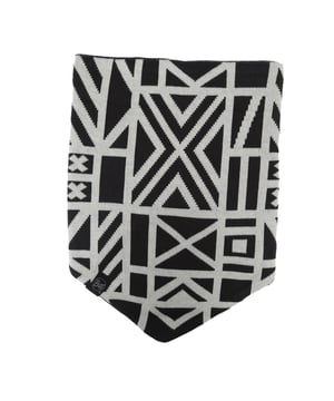 Bandana de punto Buff.
Complemento ideal para proteger el cuello y la cara.
Capa exterior de tricotosa y capa interior hecha de Polartec.
Suavidad polar: El forro polar ofrece calidez y comodidad con un tacto agradable y suave. Productos diseñados para proteger y asegurar el confort.
 Medidas: 24 x 34 cm. 
 Composición: Exterior: 100% Acrílico; Interior: 100% Poliéster
 Cuidados:
Lavar a mano