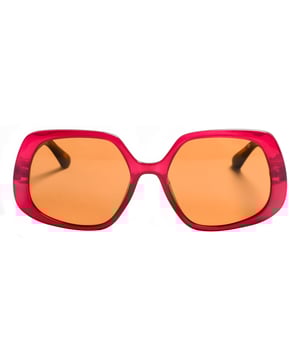 These women's glasses have a square shape, with a feminine and elegant design.
 The main material used in the manufacture of these glasses is acetate.
 Provides a luxurious, high-quality finish.
 The temples of these glasses include the Guess logo.
 100% UV Protection.
 Anti-reflective lenses.
 Includes certificates of authenticity and warranty.
 Measures: Lens height: 49 mm. Lens width: 56 mm. Bridge: 18 mm. Temples: 140 mm.
 Composition: Acetate
 Care:
Use a soft, clean microfiber cloth to clean your sunglasses. This type of cloth will not scratch the lenses.
 Avoid using abrasive cleaning products, detergents, alcohol or acetone, as they can damage lenses and anti-reflective treatments.