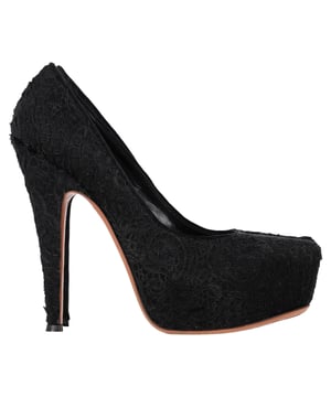 VINTAGE, RRP AS NEW
The Alaïa Azzedine Lace Platform Pumps in Black Cotton are a stunning and elegant choice for footwear. The pumps showcase a guipure lace upper that adds a touch of femininity and sophistication to the design. They also feature a hidden platform for added comfort, leather lining and insoles for a luxurious feel, a wrapped heel for a polished look, and leather soles for durability. These platform pumps are a perfect blend of style and quality, making them a versatile and chic option for formal events or special occasions.


with Dust bag

Alaïa Azzedine Lace Platform Pumps in Black Cotton
Condition: Very good
Signs of wear: Minor markings, Lightly used but very well maintained. Minor mark at soles & creasing, light scuffing at the soles and heels.
Packaging: Dust bag
Color: black
Material: cotton
Size: EU39/US9
Measurements: Heel height: 140; Insole length: 300
SKU: NAPPUGBSH398102W
