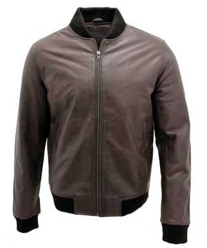 investeer in tijdloze zwier met dit stijlvolle, coole leren jack gemaakt van boterzacht nappaleer. Dit retro bomberjack heeft elastische zomen en manchetten en een ritssluiting aan de voorkant voor een comfortabelere pasvorm. Geef je causale look het perfecte finishing woord en combineer deze stijl met jeans en hoge sneakers