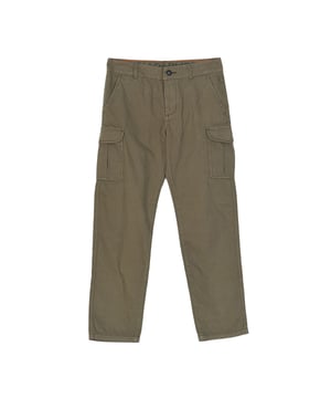 Pantalones Napapijri.
Color Verde
Pantalon largo con bolsillos bordados y laterales.
 Costuras vistas a tono.
Etiqueta  de la firma cosida en el ltaeral  de uno de los bolsillos. 

 Composición:  100% Algodón

Instrucciones de lavado:
- Lavar máximo a 30ºC.
- Planchar a media temperatura, máx. 110ºC.
- Permite usar secadora.
- No usar lejía.
- No admite el  lavado en seco.