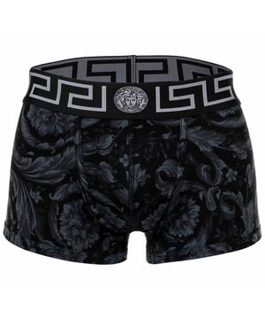 Elegante Herren Boxer Shorts der Marke VERSACE. Hochwertige Unterhosen mit Allover Barocco Print. Greca-Muster und Medusa-Motiv am elastischen Bund.