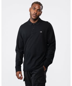 Crafted from soft and breathable cotton, this long-sleeved rugger features a two-button placket and small slits at the sides. Perfect for layering, wear it on its own or under a timeless piece of outerwear for a tailored look
Regular fit  Long-sleeved  GANT graphic embroidered at chest
2230