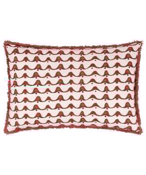 Inspired by modern, minimal and abstract art, the Avery cushion has rich chestnut red tones, which melt into a warm, neutral base. Finished with a short cotton fringed trim, this design blends modern neutrals with nature-inspired tones for a timeless finish.