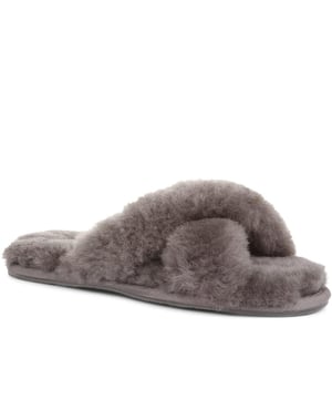 Our Dory slippers are primed for duvet days and WFH days. Crafted in luxuriously soft sheepskin both inside and out, Dory offers unmatched and all-encompassing comfort. Made for comfortable and elegant wear around the house, the fluffy slippers are based on a lightweight and flexible sole. You'll find yourself reaching for Dory as soon as you step through the front door.