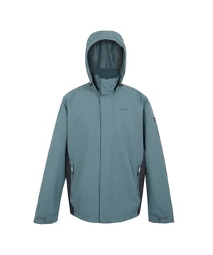 100% Recyceltes Polyester. Gewebetechnik: Atmungsaktiv, Dauerhaft wasserabweisende Oberfläche, Isotex 10000-Technologie, versiegelte Nähte. Design: Logo, Aufschrift. GSM (Gramm pro Quadratmeter): 110. Durchgehender Reißverschluss. Atmungsaktivitätsbewertung: 10000. Taschenart: Zwei Taschen unten, Reißverschluss, 1 Innentasche. Bündchen: anpassbar. Saum: anpassbar, Elastische Kordel am Saum. Langärmlig. Futterstoff: Netzmaterial. Kapuzenmerkmale: Zum Falten, Knebel-Einstellung. Stehkragen. XS: 90,17 cm. M: 102 cm. L: 107 cm. XL: 112 cm. XXL: 121,92 cm. 5XL: 145 cm.
