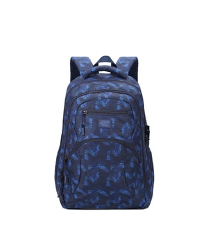 Mochila unisex. El cierre es con cremallera. Los bolsillos internos son bolsillos multifuncionales. Hay tres bolsillos externos con cremallera. La bandolera es ajustable en tela. El asa es doble en tela y poliéster. Hay tres compartimentos internos. El material exterior es poliéster. Internamente está forrado en poliéster. Medidas: 33x13,5x48 cm. Producto de moda