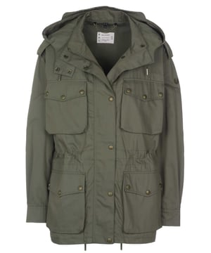66% katoen, 34% polyamide; Belstaff-jas; Model: 285943; Hoogwaardige afwerking; Opstaande kraag, afneembare capuchon met trekkoord; Verborgen ritssluiting, knoopsluiting met zes drukknopen; Vier klepzakken aan de voorkant met drukknopen; Verstelbare taille met trekkoord; Belstaff-logodetails