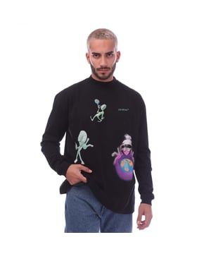 Off White Alien Skills Over Mockneck Long Sleeve T-shirt in zwartgroen.- Mockneck.- Geribde boorden.- Logo met grafische print.- Rechte zoom.- 100% Polyester.- Ref: OMAB0320041050