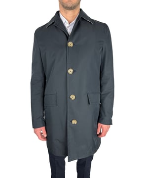Aquascutum Marineblauwe Trenchcoat  
Klassiek en stijlvol stuk  
Gemaakt van kwaliteitsmaterialen  
Verborgen enkelzijdige sluiting  
Knoop-door-zoomzakken  
Achterste knoop-door-ventilatie  
Specialistische droogreiniging aanbevolen  
Gemaakt in Italië  
Materiaal: 66% Katoen 34% Polyamide