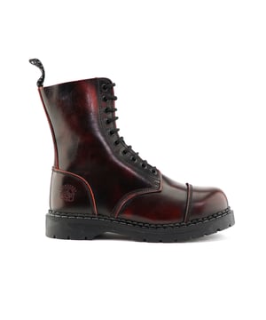 The Stag ACS, a celebrated staple of Grinders' original lineup, has maintained its status as a best seller with its 2015 update. This updated model features a 10-eyelet lace system for a secure fit and is reinforced with a steel toe cap certified to EN ISO 20345:2011 SB standards for enhanced safety. The boot's padded insole provides added comfort, while its durability is assured by a chunky, oil-resistant rubber sole that is Goodyear welted for long-lasting wear. Additionally, the Stag incorporates Grinders' Air Cushioned Soles (ACS) for superior comfort. A branded pull loop at the boot's opening ensures ease of wear and removal. 10 Eyelet Derby Boot, Steel Toe (Certified EN ISO 20345:2011 SB), Goodyear Welted, Grinders’ Air Cushioned Soles (ACS), Leather Uppers