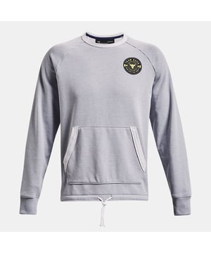 De Under Armour Project Rock Men's Heavyweight Terry Sweater is een robuuste en stijlvolle toevoeging aan je atletische en casual garderobe. Deze sweater maakt deel uit van de Project Rock-collectie en weerspiegelt de toewijding en het harde werk dat geassocieerd wordt met het merk van Dwayne ""The Rock"" Johnson's merk.

Belangrijkste kenmerken:

 Premium zware badstof:  Deze trui is gemaakt van hoogwaardige zware badstof en biedt uitzonderlijke warmte, comfort en duurzaamheid. Hij is perfect voor kouder weer of als je extra isolatie nodig hebt.

 Project Rock goedkeuring:  Als onderdeel van de Project Rock-collectie is deze trui persoonlijk goedgekeurd door Dwayne Johnson, als symbool voor topkwaliteit en prestaties.

 Ronde hals ontwerp:  Het crew neck ontwerp zorgt voor een klassieke en comfortabele pasvorm rond de halslijn.

 Geribde manchetten en zoom:  De geribde manchetten en zoom dragen bij aan de algehele stijl van de trui en zorgen voor een goede pasvorm.

 Project Rock-afbeeldingen:  De sweater is voorzien van opvallende Project Rock-logo's, waaronder Dwayne Johnsons iconische Brahma Bull-logo, die een opvallend en motiverend element toevoegen aan je kleding.

 Atletische pasvorm:  Deze sweater is ontworpen met een atletische pasvorm die een modern silhouet biedt en tegelijkertijd zorgt voor bewegingsgemak en comfort.

 Veelzijdig te dragen:  Of je nu naar de sportschool gaat, gaat hardlopen op een frisse dag of gewoon een comfortabele en stijlvolle trui wilt voor casual uitjes, deze Project Rock-trui is er klaar voor.

 Vochtafvoerende technologie:  De vochtafvoerende technologie van Under Armour helpt je droog te blijven door zweet en vocht efficiënt van je huid af te voeren.