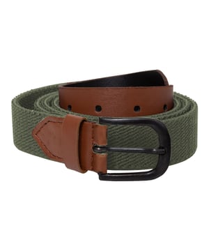 Enzo Jeans Smart Casual Gürtel aus elastischem Segeltuch

Gebürstete bleifreie Messingschnalle

Vollnarbige PU-Zapfen und Halterung

Dehnbar bis zu 15 Zoll

Gürtelbreite ist 1" (2,5 cm)

Erhältlich in Marine, Schwarz, Khaki und Stein

Sehr gute Qualität Kann für Jeans, Hosen, Chinos & lässig verwendet werden