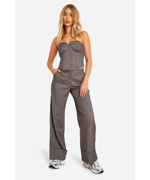 Get your new wide or die pants with the hottest style of the season, the wide leg trouser. Elongate your silhouette with the flattering shape the high waist wide leg trouser has to offer. Team with a tucked in slogan tee and trainers for sports luxe vibes or partner perfectly with a blazer and heels for your next event. It's time to upgrade your day-to-day outfits with a pair of palazzo pants.Style: Wide Leg TrousersDesign: PinstripeFabric: Woven CrepeLength: Regular