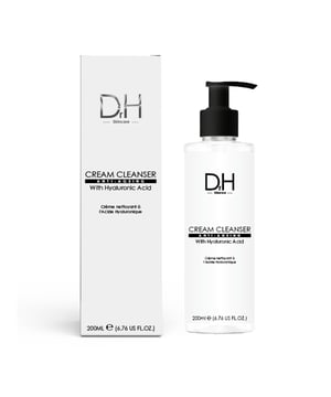 Der Dr. H Cream Cleanser mit Hyaluronsäure ist ein luxuriöser 200 ml Gesichtsreiniger, der Ihre Hautpflegeroutine aufwertet. Mit einer leistungsstarken Mischung aus pflegenden Inhaltsstoffen wie Glycerin, Sheabutter und Kollagen-Aminosäuren spendet dieser Reiniger Ihrer Haut tiefenwirksam Feuchtigkeit und verjüngt sie, während Unreinheiten effektiv entfernt werden. Der Zusatz von Salicylsäure und Glykolsäure hilft bei der Exfoliation und der Reinigung der Poren und sorgt für einen glatteren, strahlenderen Teint. Angereichert mit Niacinamid und Ascorbyl Glucosid wird der Hautton ausgeglichen und die Ausstrahlung verbessert. Erleben Sie die wohltuende Symphonie der besten Inhaltsstoffe der Natur, während Sie sich einer erfrischenden Reinigung hingeben, die Ihre Haut weich, ausgeglichen und revitalisiert macht. Der Dr. H Cream Cleanser eignet sich für alle Hauttypen und ist ein wichtiger Schritt auf dem Weg zu einem gesünderen, strahlenden Teint.