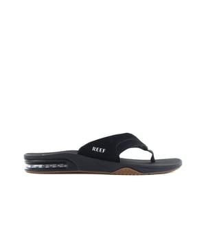 Chanclas dedo hombre ideal para actividades al aire libre en verano o piscina.Composición : Nobuck sintético. Plantilla de EVA moldeada por compresión con contorno y soporte para el arco anatómico.
