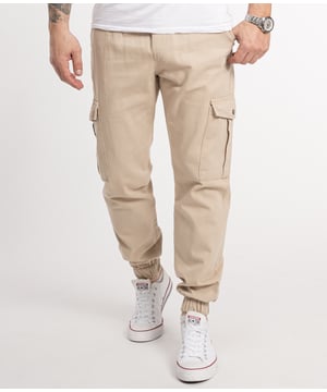 Die Chino Hosen von Rock Creek eignen sich ganz ausgezeichnet für legere Casual-Looks. Sie bieten eine angenehm weite Passform und sehen dabei auch noch richtig lässig aus. Beim gemütlichen Stadtbummel, beim Familienausflug oder in der Uni leisten die komfortablen Hosen gute Dienste. Darüber hinaus zeichnen sich die Chinos von Rock-Creek durch eine erstklassige Verarbeitung und eine hohe Qualität aus.