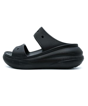 Color: Black Blk Especificaciones: Nuevo modelo de doble banda, súper cómodo gracias al Roomy Fit y al Iconic Crocs Comfort que le otorga carácter flexibilidad y ligereza. Suela más levantada en el tacón de 6 cm.