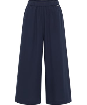Diese Culotte von DreiMaster Klassik ist ein sommerliches, modernes It-Piece, das besonders an warmen Tagen viel Freude bereitet hat. Der weite Schnitt und die leichte Baumwolle definieren die Hose, die mit einem Gummizug in der Taille für viel Komfort sorgt. Hervorragend kombinierbar für das Büro sowie für den privaten Alltag.  Culotte