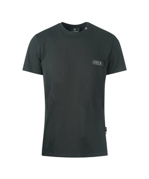 Philipp Plein Sport lederen patch logo zwart T-shirt. Philipp Plein sport zwart T-shirt. Stretch pasvorm 95% katoen, 5% elastaan. Gemaakt in Tunesië. Badges met Plein-merk. Stijlcode: TIPS121 99