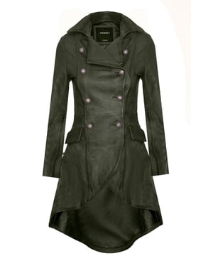Entra en el encantador reino de la elegancia gótica con nuestro abrigo de cuero gótico para mujer, una sorprendente fusión de estilos eduardiano y victoriano infundido con un toque punk gótico moderno. El abrigo de cuero gótico para mujer combina elementos históricos con matices punk góticos contemporáneos, perfecto para quienes buscan una declaración de moda audaz y distintiva que trascienda épocas. Características del diseño: fusiona a la perfección el diseño de gabardina a medida con un estilo gótico distintivo para una apariencia única y audaz. Fabricado con cuero de alta calidad, lo que garantiza durabilidad y una sensación opulenta para una inversión de guardarropa a largo plazo. El clásico cierre de botones cruzados agrega encanto vintage y sofisticación atemporal a la estética del abrigo. La dramática confección del dobladillo presenta una silueta femenina que recuerda a la moda eduardiana y victoriana, agregando atractivo visual. Hecho 100% de cuero, este abrigo rezuma lujo y construcción de calidad, atrayendo a los entusiastas de la moda que buscan una pieza de declaración única.