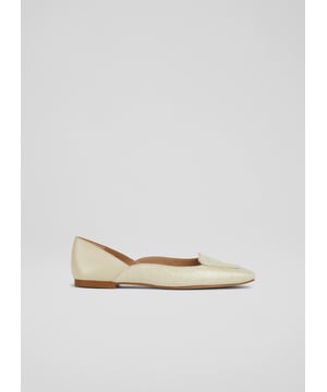 A feminine flat with a loafer feel, our Willow pumps are a stylish hybrid of the two classics. Crafted in Spain from textural croc-effect leather in cream, they have a square toe, loafer styling, a scalloped side cut and a small flat heel. Wear them as an alternative to a ballet pump or loafer on bright spring days.