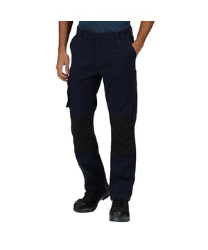 Herenwerkbroek met katoenen keperstof met stretch. Stofgewicht 270gsm. Cordura onderzijde kniezakken. Riemlussen. Versterkte naden met driedubbele stiksels. Versterkte kruisnaad. 2 voorzakken. 2 achterzakken. Verborgen zak met rits. 1 laadpootzak. Zijbeen liniaalzak. Verstevigde zoomoverlappingen. Compatibel met Tactische Draden. 2% Elastane, 98% Katoen. Regelmatig: 32in.