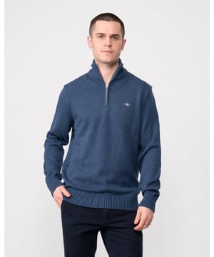 This mid-weight cotton half-zip cardigan features a regular fit and an embroidered GANT patch on the chest. Combining elegance and warmth, it goes just as well with jeans as with elegant trousers.
Regular fitRibbed ends on hem and cuffsHalf-zipGANT logo embroidered on the chest

100% cotton

8030170
 
 
