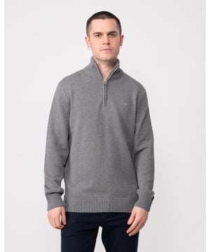 This mid-weight cotton half-zip cardigan features a regular fit and an embroidered GANT patch on the chest. Combining elegance and warmth, it goes just as well with jeans as with elegant trousers.
Regular fitRibbed ends on hem and cuffsHalf-zipGANT logo embroidered on the chest

100% cotton

8030170
 
 