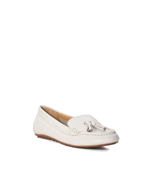 The timeless tassel trims give these leather moccasins a classic look. Perfect for pairing with your day-to-day work wear attire.