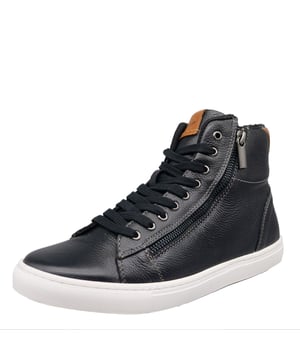 Level up your everyday trainer collection with the Ilford High Top Trainers, featuring soft leather uppers and a classic lace up design. Complete with a zip fastening for a trend-led feel and easy to wear style.
