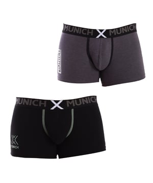 Pack-2 Bóxers de la marca Munich.
Cinturilla de goma elástica, con el nombre de la firma bordado. 
Tejido cómodo y transpirable.
Frontal anatómico, con capacidad de sujetar sin apretar.
Costuras vistas a tono.

 Composición: 95% Algodón, 5% Elastáno
 Cuidados:
Lavar a máquina a máximo 30º
No usar lejía
No lavar en seco.
No permite plancha ni secadora.