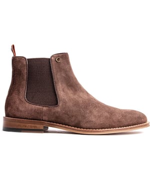 Botas Chelsea con cordones Simon Carter Elgar 2 marrones para hombre con parte superior de ante suave, detalles finos, refuerzo del talón textil de la marca del diseñador y forro y calcetín estampados exclusivos. Estos elegantes y exclusivos zapatos para hombre de Simon Carter son tu elemento básico con estilo para muchas ocasiones.