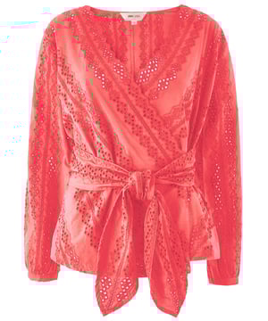 Step into the season in style with this pure cotton blouse. Offering a stunning look for your summer wardrobe, this embroidered wrap blouse has a flattering cut that ties at the waist and boasts beautiful texture in its broderie design.
Fit: Relaxed, Sizing: As expected.