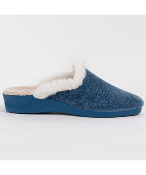 Hecho en España. Zapatilla de casa para mujer. Calce cómodo. Fabricada en materiales veganos. Fabricado por otras marcas para nuestra marca.