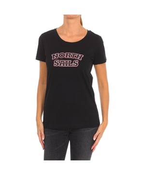 North Sails Kurzarm-T-Shirt.
 Rundhalsausschnitt mit geripptem Abschluss.
 Markenprint auf der Vorderseite.
 Nähte im Farbton gehalten.
 Zusammensetzung: 100% Baumwolle
 Pflege:
Bei maximaler Temperatur von 30º waschen.
 Bei mittlerer Temperatur bügeln.
 Keinen Trockner verwenden.
 Kein Bleichmittel verwenden.
 Nicht chemisch reinigen.