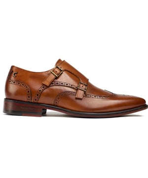 Refina tu colección de zapatos y eleva tu apariencia elegante con los zapatos Monk Meadow de Simon Carter. Fabricados con cuero de primera calidad, estos elegantes zapatos exudan un diseño elegante y sofisticado, perfecto para muchas ocasiones. El forro de cuero y la suela delgada garantizan máxima comodidad y durabilidad, mientras que la clásica silueta Monk y los adornos de metal agregan un toque de elegancia atemporal.