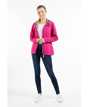 Beschichtung: 100% Thermo-Polyurethan  Eine dünne, leichte Jacke, die trotzdem warm und trocken hält. Voilá! Die Übergangsjacke von Schmuddelwedda hat ein weiches, sehr tragefreundliches Außen- und Innenmaterial, das dank einer wasserdichten Zwischenlage keine Nässe durchlässt. Die Kapuze verfügt über Tunnelzug und Kordel und kann mit den runden Holzstoppern leicht reguliert werden. Der figurnahe Schnitt erhält durch die Ziernähte einen dynamischen Look, während die elastischen Pipings zusätzlichen Schutz bieten. Ein Reißverschluss mit Kinnschutz und praktische Eingrifftaschen mit Reißverschluss vervollständigen das funktionale Design.  Funktionsjacke