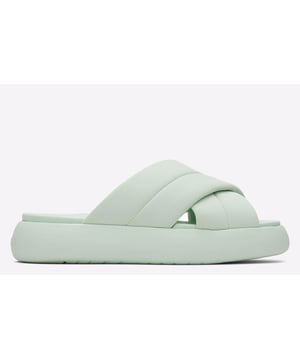 Bigger is, in fact, better. The women's Mallow Crossover slide brings supersized proportions and black puffy padded uppers to a water-friendly silhouette, making them the comfiest criss-cross slides you'll ever meet. Go ahead, start obsessing.
- Criss-cross slide inspired by the Alpargata Mallow- Textile padded or knotted uppers- Water-friendly uncovered dual-density EVA footbed for easy dry- Non-removable insole- Outsole height is approximately 40mm