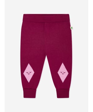 Experience the charm of the Girls Fern Cabin Knit Joggers in Purple by the bonnie mob. Crafted for the stylish Baby, Baby Girl, or Girl of AW2024, this piece marries luxury with cosiness. An essential addition to any young fashionista's collection: Exquisite Craftsmanship: Tailored for comfort and lasting quality. Rich Purple Hue: A vibrant colour that stands out in any wardrobe. Versatile Styling: Perfect for playful days or relaxed evenings.Elevate her style with these chic joggers, designed to captivate and comfort.