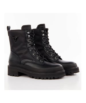 Bottine Guess Ranger Bada für Damen Schwarz Synthetik. Authentisches Schuhwerk der Marke Guess - Streetwear/Sportswear-Design von Guess - Guess für modebewusste Frauen, perfekt für den Alltag - Die schwarze Guess-Bottine lässt sich hervorragend mit Ihrer Garderobe kombinieren - Bequemer Synthetikstoff - Klassische Schnürsenkel - Ranger Bada - Synthetik